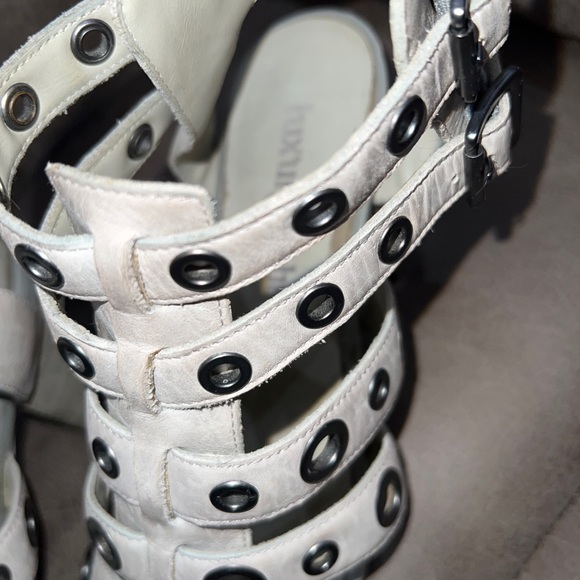 Luxury Rebel Mandy Womens Gray Studded  Ankle Strap Block Heel Size 38.5 Euro - Picture 3 of 14